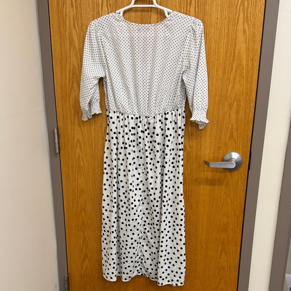 Boohoo Monochrome Polka Dot‎ A-Line dress - Picture 5 of 5
